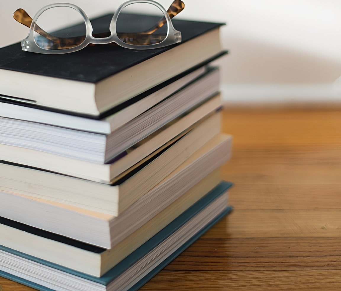 Baca buku tambah pintar, tapi lebih pintar lagi gunain jasa joki tugas Luminous Sunflower